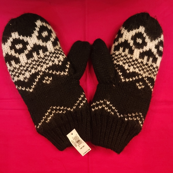 Old Navy Womens Hat and Mittens - Picture 3 of 7